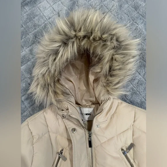 Fashion Nova Puffer Jacket | Women’s XS | Cream | Faux Fur Hood - Picture 3 of 6